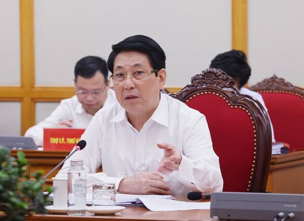 Bộ Chính trị cho ý kiến về công tác chuẩn bị Đại hội Đảng bộ tỉnh Điện Biên và tỉnh Gia Lai