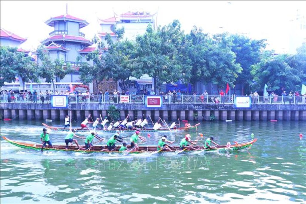 Sôi động Lễ hội đua ghe Ngo tại Thành phố Hồ Chí Minh