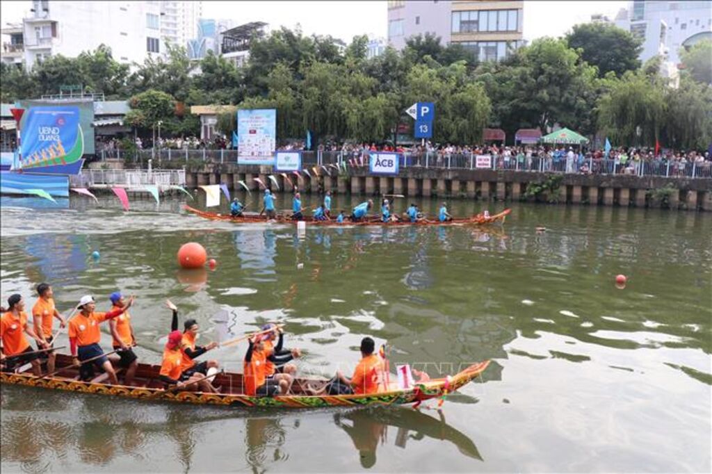 Sôi động Lễ hội đua ghe Ngo tại Thành phố Hồ Chí Minh