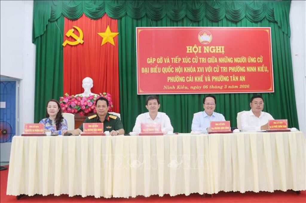 Quang cảnh buổi tiếp xúc cử tri.&nbsp;