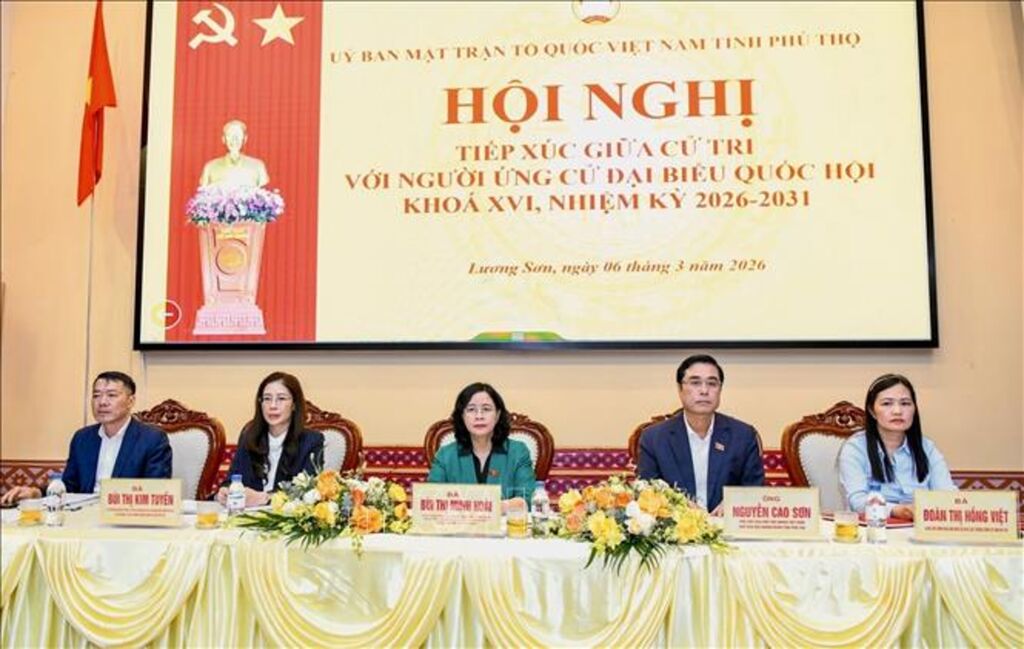 Các ứng cử viên Đại biểu Quốc hội khóa XVI tiếp xúc cử tri tại Đơn vị bầu cử số 5.&nbsp;