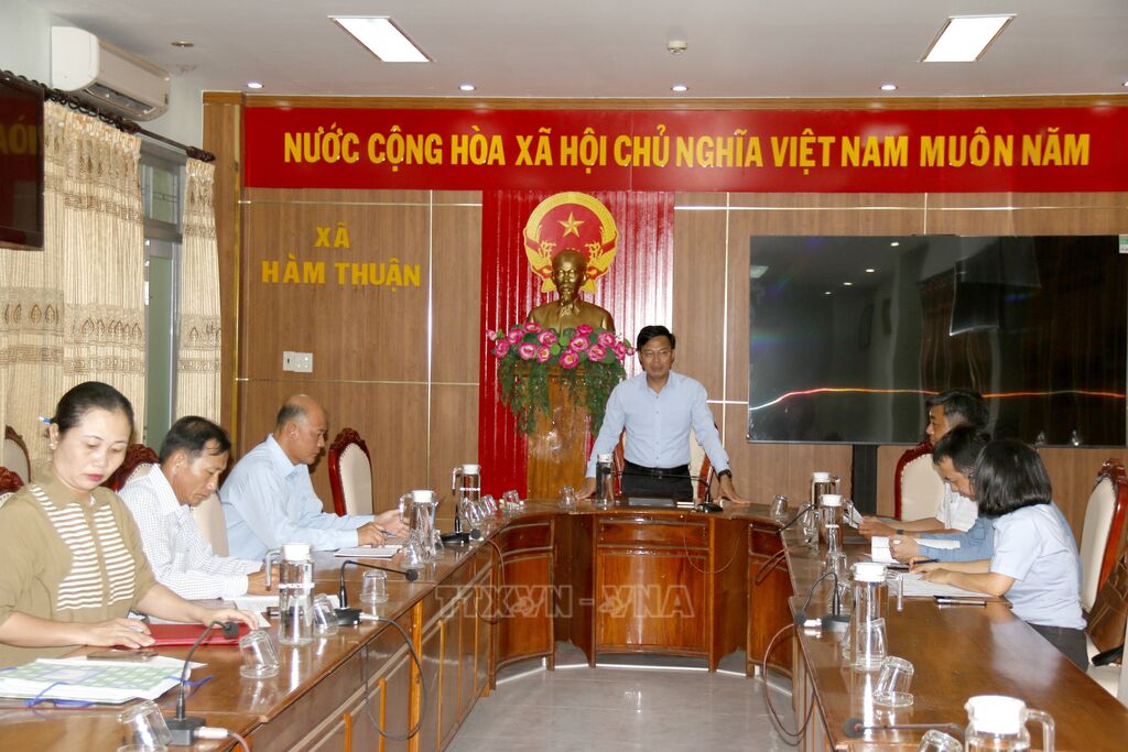 Ông Đinh Văn Tuấn, Phó Chủ tịch UBND tỉnh Lâm Đồng làm việc với xã Hàm Thuận về công tác chuẩn bị bầu cử.