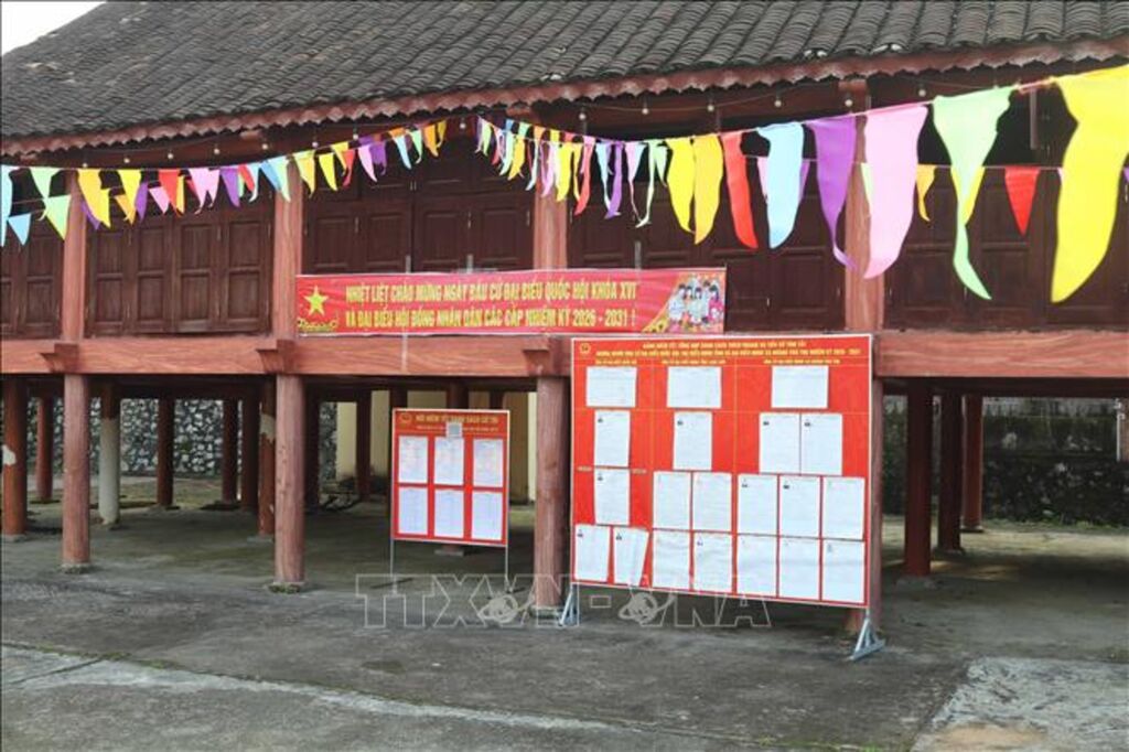 Bảng niêm yết danh sách những người ứng cử đại biểu Quốc hội khóa XVI và đại biểu HĐND các cấp nhiệm kỳ 2026 – 2031 tại nhà văn hóa thôn Nhân Hòa, xã biên giới Hoàng Văn Thụ, tỉnh Lạng Sơn.&nbsp;