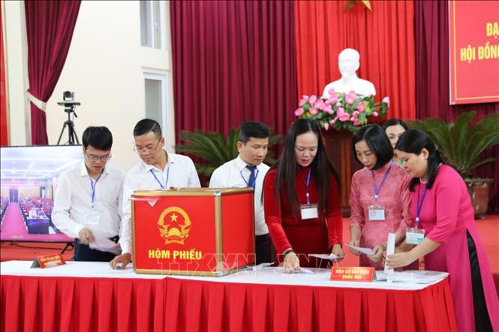 Triển khai diễn tập công tác kiểm phiếu tại điểm vận hành bầu cử mẫu số 58, Nhà văn hóa tổ dân phố Bình Minh, phường Hạc Thành, tỉnh Thanh Hóa.&nbsp;