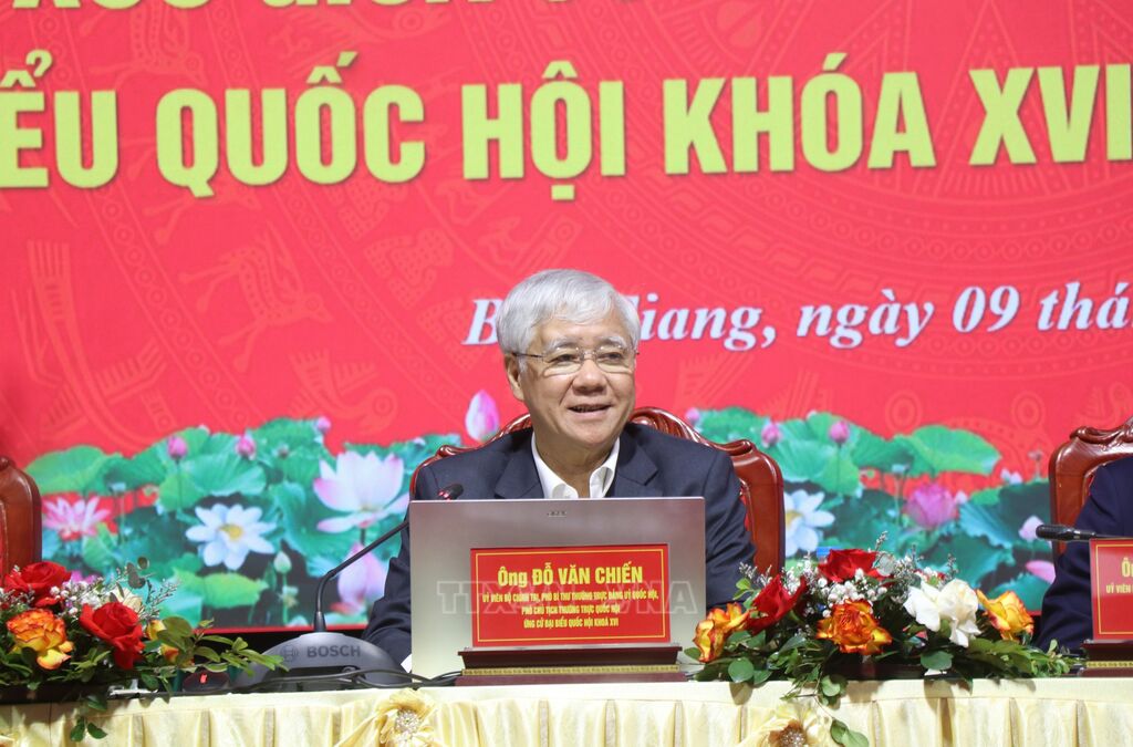 Ủy viên Bộ Chính trị, Phó Chủ tịch Thường trực Quốc hội Đỗ Văn Chiến, ứng cử viên đại biểu Quốc hội khóa XVI, trình bày chương trình hành động tại buổi tiếp xúc cử tri ở phường Bắc Giang, tỉnh Bắc Ninh. Ảnh: Thanh Thương - TTXVN. Ủy viên Bộ Chính trị, Phó Chủ tịch Thường trực Quốc hội Đỗ Văn Chiến, ứng cử viên đại biểu Quốc hội khóa XVI, trình bày chương trình hành động tại buổi tiếp xúc cử tri ở phường Bắc Giang, tỉnh Bắc Ninh.