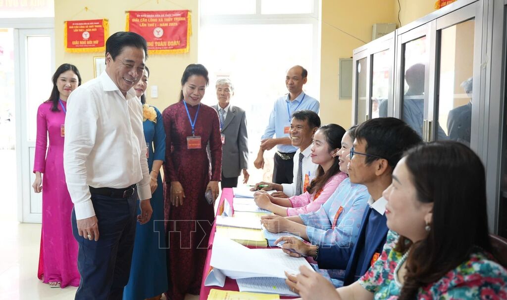 Chủ tịch UBND thành phố Huế Nguyễn Khắc Toàn dự Lễ khai mạc và tham gia bầu cử tại Tổ bầu cử số 1, phường An Cựu, thành phố Huế.&nbsp;