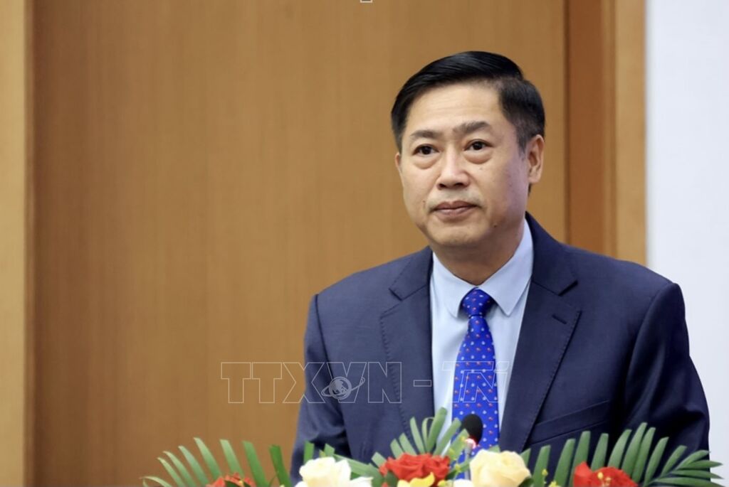 Chủ nhiệm Uỷ ban công tác đại biểu, Uỷ viên Hội đồng Bầu cử Quốc gia Nguyễn Hữu Đông báo cáo tổng kết danh sách những người trúng cử đại biểu Quốc hội khoá XVI. Ảnh: Tuấn Anh- TTXVN Chủ nhiệm Uỷ ban công tác đại biểu, Uỷ viên Hội đồng Bầu cử Quốc gia Nguyễn Hữu Đông báo cáo tổng kết danh sách những người trúng cử đại biểu Quốc hội khoá XVI.