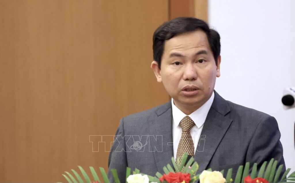 Tổng Thư ký, Chủ nhiệm Văn phòng Quốc hội Lê Quang Mạnh báo cáo kết quả bầu cử đại biểu Quốc hội khoá XVI tại buổi họp báo. Ảnh: Tuấn Anh- TTXVN Tổng Thư ký, Chủ nhiệm Văn phòng Quốc hội Lê Quang Mạnh báo cáo kết quả bầu cử đại biểu Quốc hội khoá XVI tại buổi họp báo.