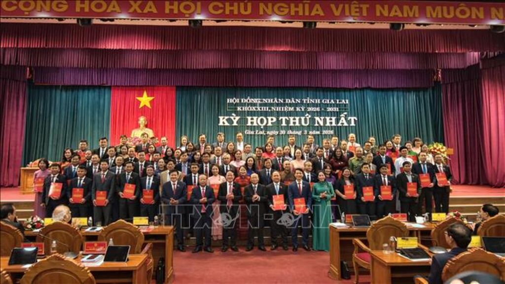 85 đại biểu HĐND tỉnh Gia Lai khóa XIII ra mắt. Ảnh: Sỹ Thắng - TTXVN. 85 đại biểu HĐND tỉnh Gia Lai khóa XIII ra mắt.