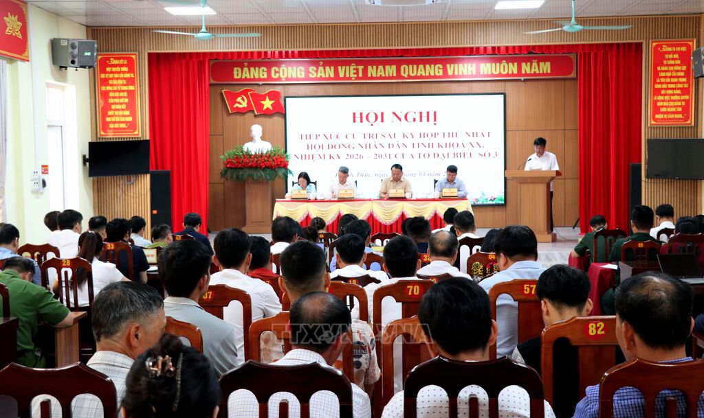 Cử tri xã biên giới Thanh Thủy nêu kiến nghị tại buổi tiếp xúc cử tri Ảnh: Nguyễn Đức Thọ/TTXVN Cử tri xã biên giới Thanh Thủy nêu kiến nghị tại buổi tiếp xúc cử tri<br>